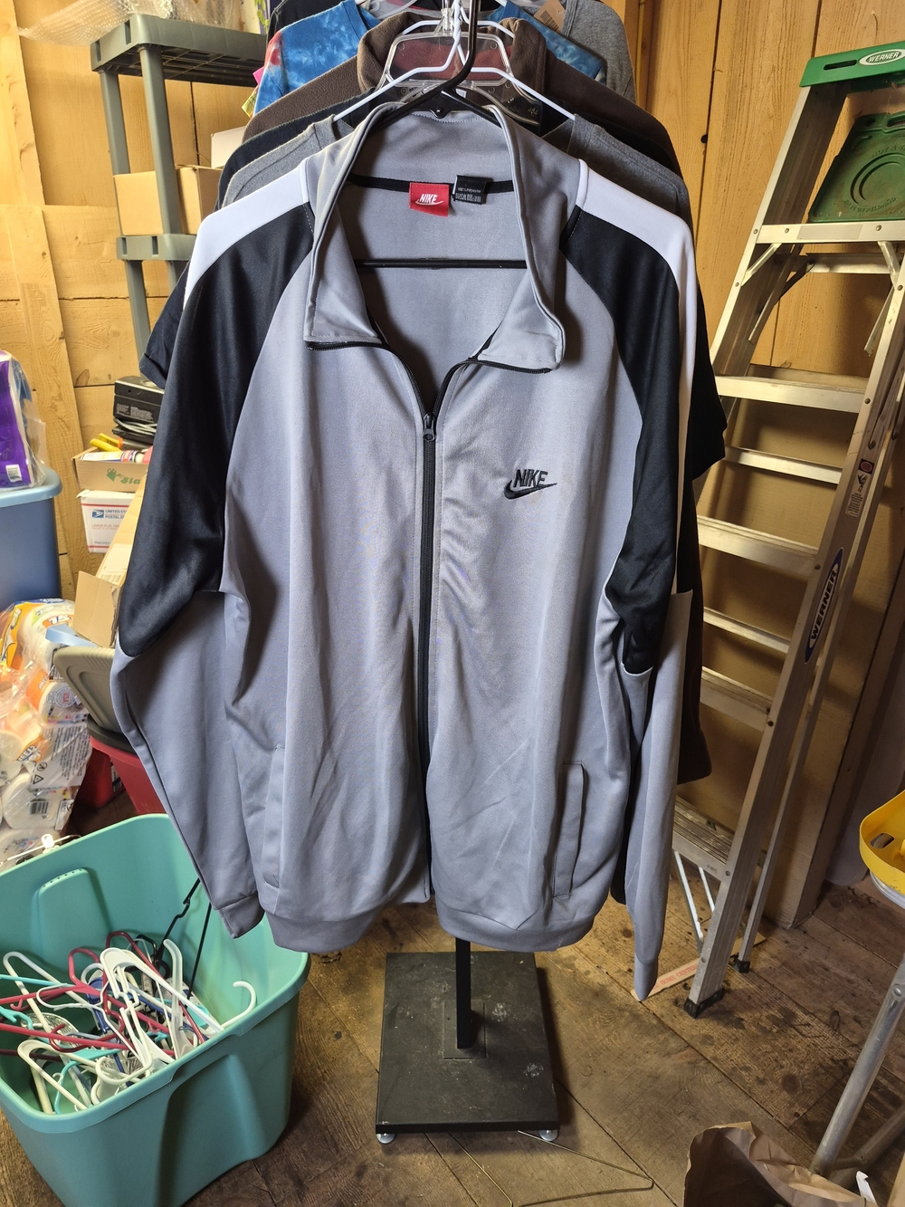 Nike Men’s Gray and Black Lightweight Track Jacket Bin 63